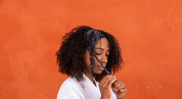 How To Make Curly Hair Shiny & Luminous: 3 Expert Tips
